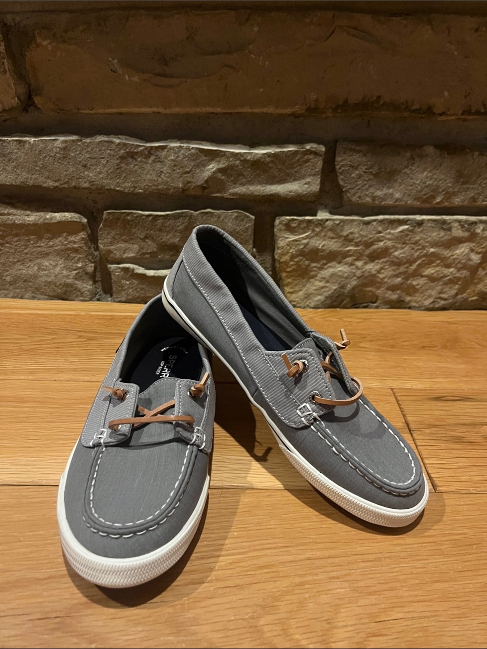 Sperry Gray Canvas Boat Shoes with Brown Laces Size 10 - Picture 3 of 11